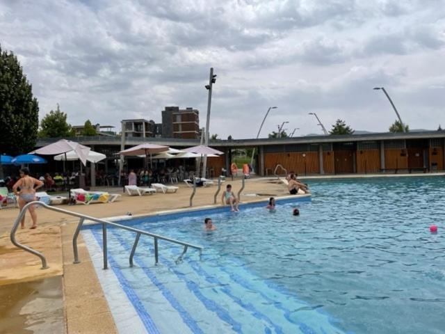 Chalet Adosado Entero, Bbq Y Piscina Comunitaria Sabiñánigo 외부 사진
