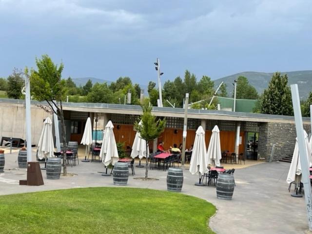 Chalet Adosado Entero, Bbq Y Piscina Comunitaria Sabiñánigo 외부 사진