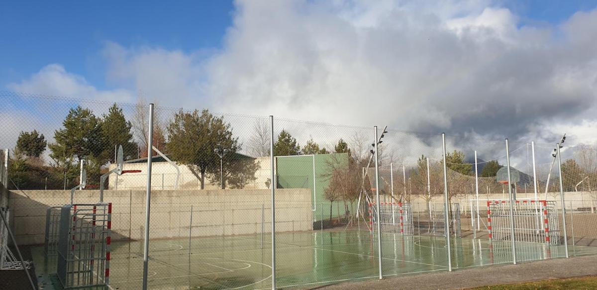 Chalet Adosado Entero, Bbq Y Piscina Comunitaria Sabiñánigo 외부 사진