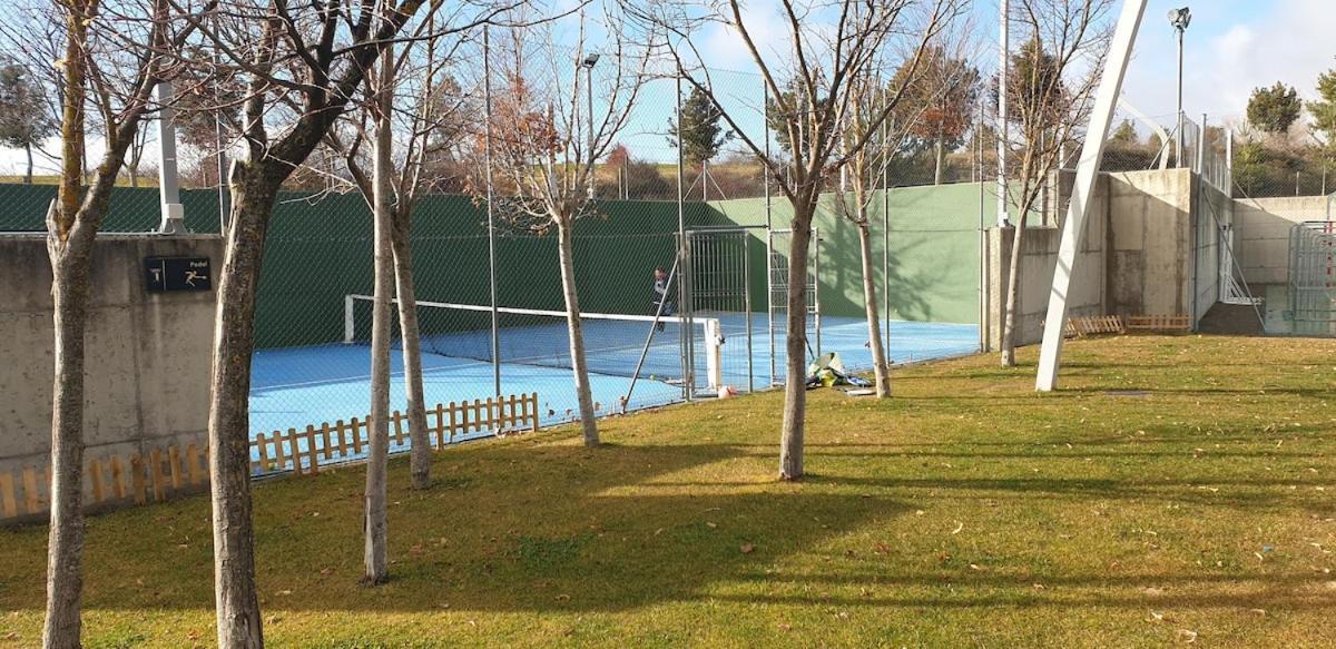 Chalet Adosado Entero, Bbq Y Piscina Comunitaria Sabiñánigo 외부 사진