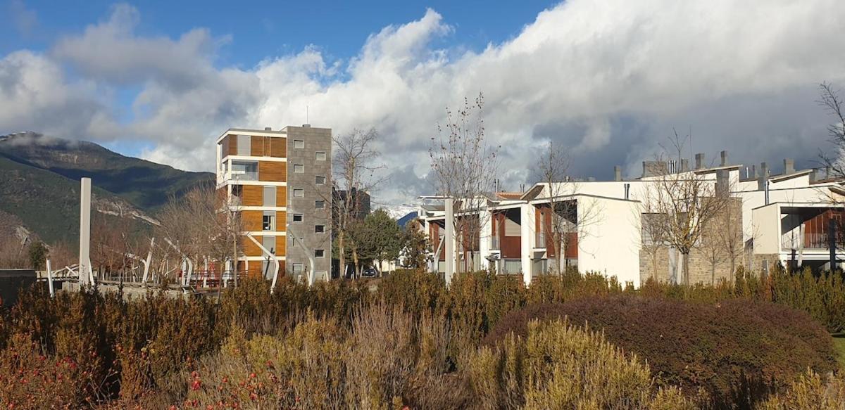 Chalet Adosado Entero, Bbq Y Piscina Comunitaria Sabiñánigo 외부 사진