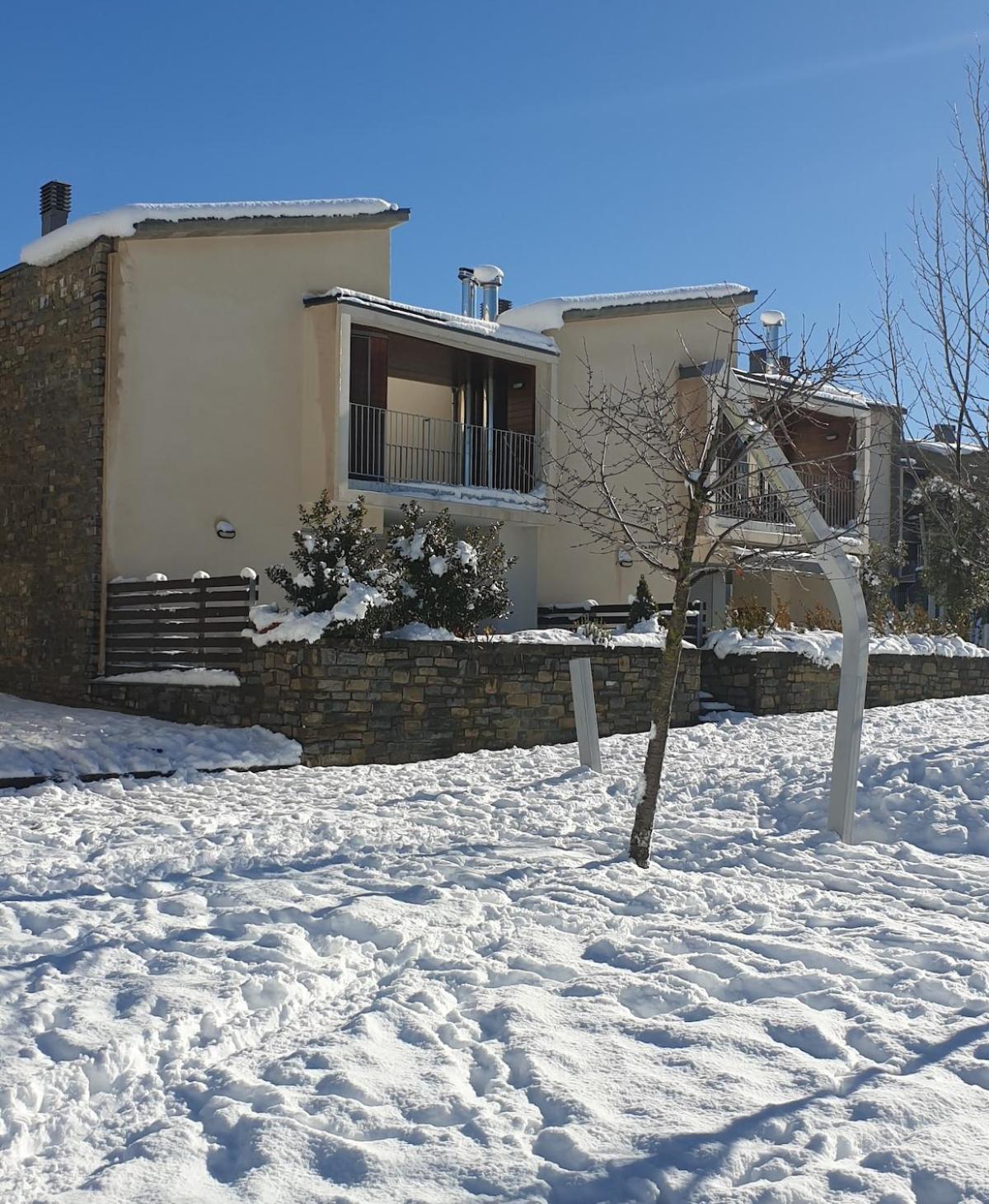 Chalet Adosado Entero, Bbq Y Piscina Comunitaria Sabiñánigo 외부 사진