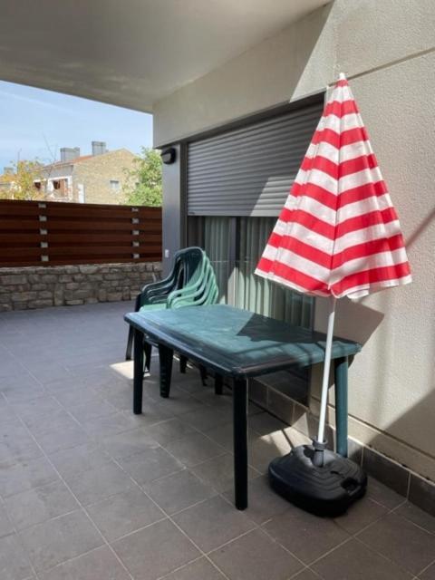 Chalet Adosado Entero, Bbq Y Piscina Comunitaria Sabiñánigo 외부 사진