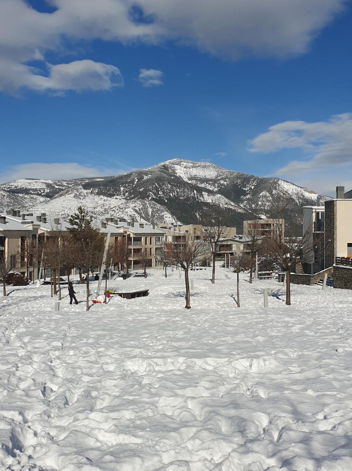 Chalet Adosado Entero, Bbq Y Piscina Comunitaria Sabiñánigo 외부 사진