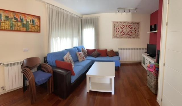 Chalet Adosado Entero, Bbq Y Piscina Comunitaria Sabiñánigo 외부 사진